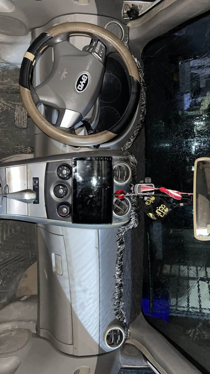 BYD موديل 2013 كيرو مكينة بيلاد بةشةرت تبريد سارد گةرم بةشةرت سوكان فوليوم بةسمة شاشة ئايپاد كاميرة كوشن جلد قوفل مركزي سيلاد جوار تاية ويلي لؤك رقم سنةوي نوية تا 2027 باكانةي مروري هةولير بة أوليات دةي   فروشم سةيارةكة جاهيزة مالي دؤستة دةگؤرمةوة بة شتك بةدلم بيت رقم موبايل *********** أربيل, العراق
