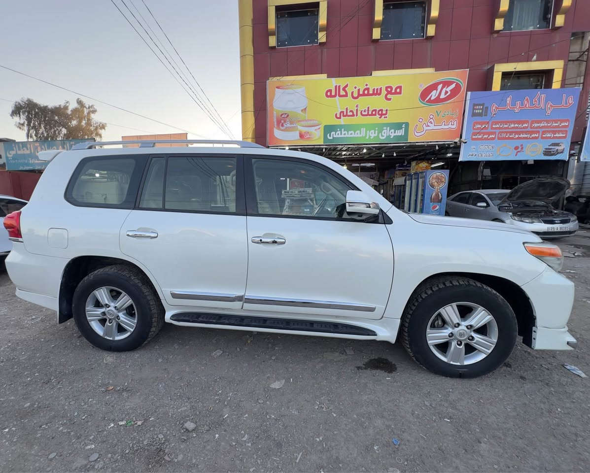 السلام عليكم  
لاندكروز 2015 🚘
6 سلندر رقم بغداد  مشروع وطني 
ماشيه ١36 الف كيلو 
اللون ابيض صدفي
سلايت روف 
فور ويل 
ابواب بصمتين
كشنات جلد 
كشن كهرباء 3دكم
اشاير مري
جام اوتو
لايت زنون 
تبريد ثلاث قطع 
ثلاجه
‏‎تحكم استيرن
تشغيل عن بعد 
(( الجاملغ اليمنه مبدل اصلي والدعاميه ))
مواصفاته معروفه  
السعر 42 الف
السيارة جديدة بمعنا الكلمة 🔥
مكان السيارة :بغداد /الغزالية 🏡
للاستفسار ***********  بي واتساب بغداد, العراق
