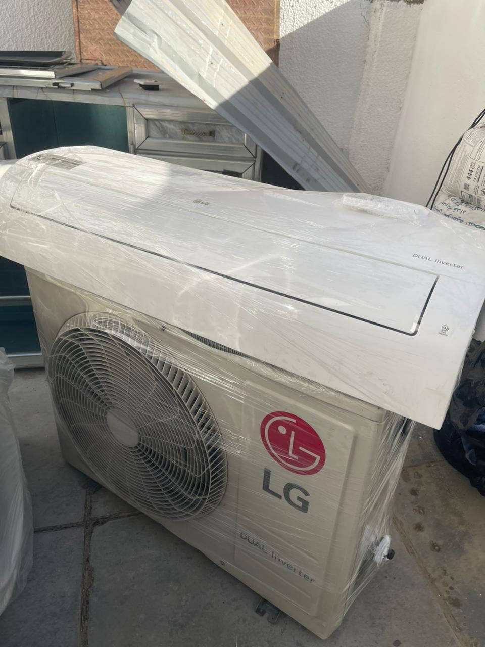 سبلت LG طن او نص انفيرتر تحكم امبيرية سبلت نضيف 
يشتغل 3 _ 4 امبير ضمان شهر من باب البيت السعر 590 الف مكاني بغداد البياع رقمي ***********
