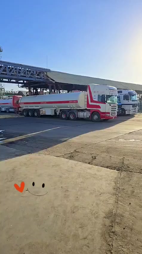 السلام عليكم 
للبيع سكانية موديل 2003 محدثة منكار 
حجم المحرك 8V كير عادي 3*3 
سنكل مزوج مع تخم تاير نضيف 
حمولة 37 الف لتر اسود مع بياضات 41 الف لتر 
سعر 4 دفاتر وبيهة مجال مكان السيارة بغداد  
لاستفسار اكثر رقم الاتصال
ابو عباس  ‭0771 091 1429‬
