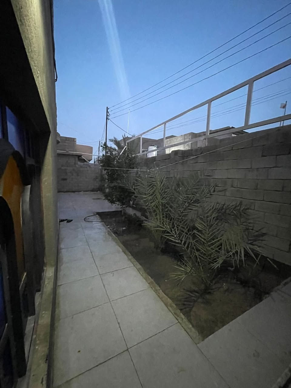 بيت للبيع طابقــين🏠
🔴مساحه البيت 270م

🔴 طابو زراعي( سهم 25 )

🔹يحتوي الطابق الأول 

🔴غرفتين 4*6

🔴صالة كبيرة 13م

🔴مطبخ 4*4

🔴ديوان 6*4

🔴صحيات داخلي وخارجي 

🔴كراج سياره + حديقة 

🔹الطابق الثاني 
غرفتين 4*6

#البناء سنه 2020 بلوك ، منطقه هـدوء ويتوفر بيها جميع الخدمات ماء كهـرباء .

#العنوان : ابو الخصيب العوجة شارع ابو صلاح او شارع المدرسه .
يبعد عن الشارع العام 50م 
🔹السعر :110وبي مجال 
للأستفسار (***********)
