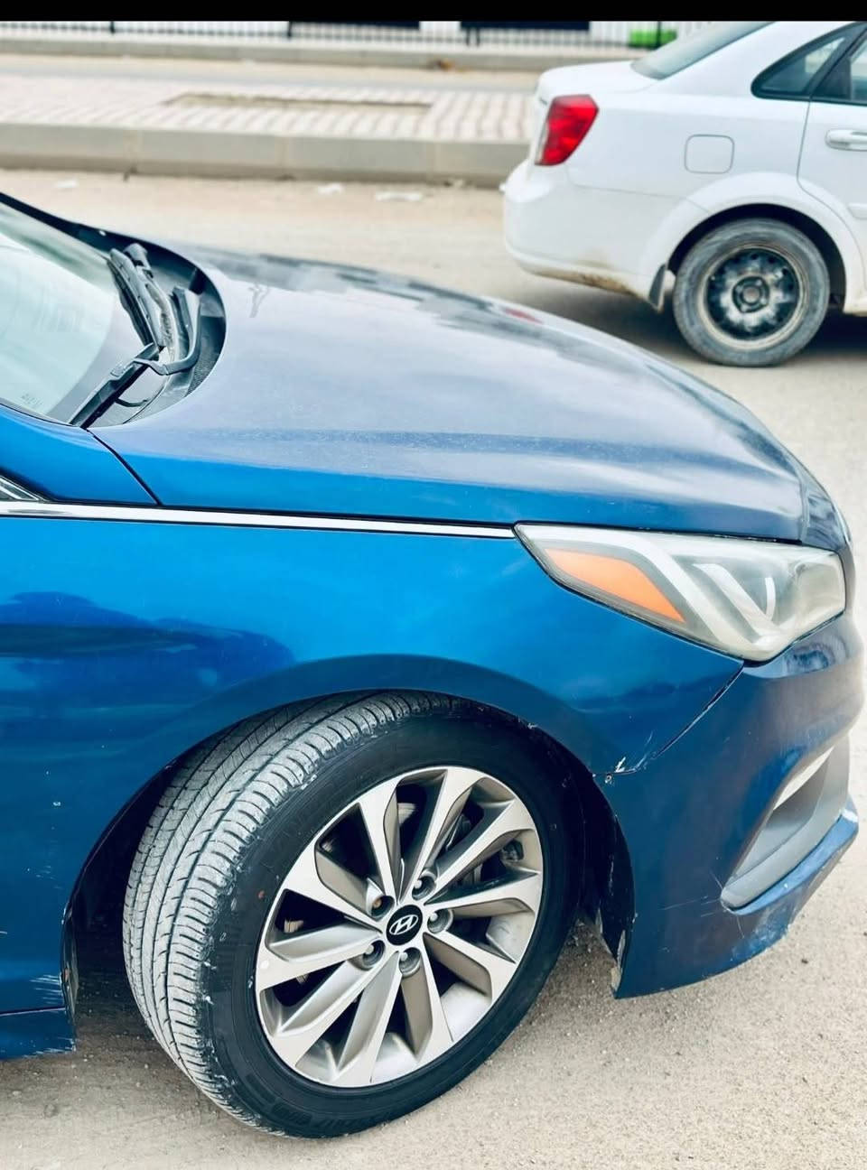 سوناتا سبورت فول مواصفات موديل 17مريكي ليبل واح السياره حادثها  بسيط بيها بنيد  وجاملغ  الأيمن صبغ بدون اي دواخل 
سياره جديده ومامتعوبه ماشيه 124ميل 
 و.دواخل.كله جديد
رقم  قادسيه انكليزي باسمي 

سبورت فول
سلايد روڤ /فتحه بالقماره
بصمه تشغيل 
بصمه ابواب 
ترحيب عند الاقتراب
تحكم ستيرن كامل 
كروز سرعه /قفل سرعه
صندوق ذكي ثلاث ثواني يفتح 
ثلاث انضمه قياده
ترايش نيكل دوس
دبل كزوز
اشاير بالمري
دتفئه كشنات+ جلد ومخمل 
كشن كهرباء
شاشه بلاد كار بلي
محرك 2400   معله كازكت فقط
كير  ومحرك وحداديه بحاله جيده جدا 
ويل بلادي 17 كروم
حساس هواء اطارات 
السعر 128
 المكان ديوانيه 
***********
