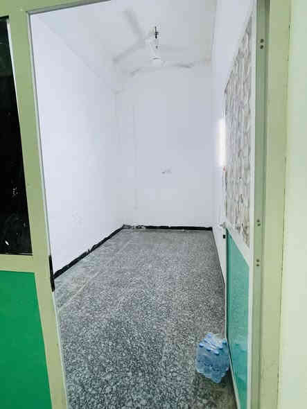 يوجد لدينا
شقه للايجار حديثه البناء درجة أولى ارضيه

غرفه كلدور مطبخ صحيات

سعر اجار ٢٥٠ الف

حله حي البكرلي الأسواق الأولى شارع المحوله

للاستفسار الاتصال على الرقم ***********
