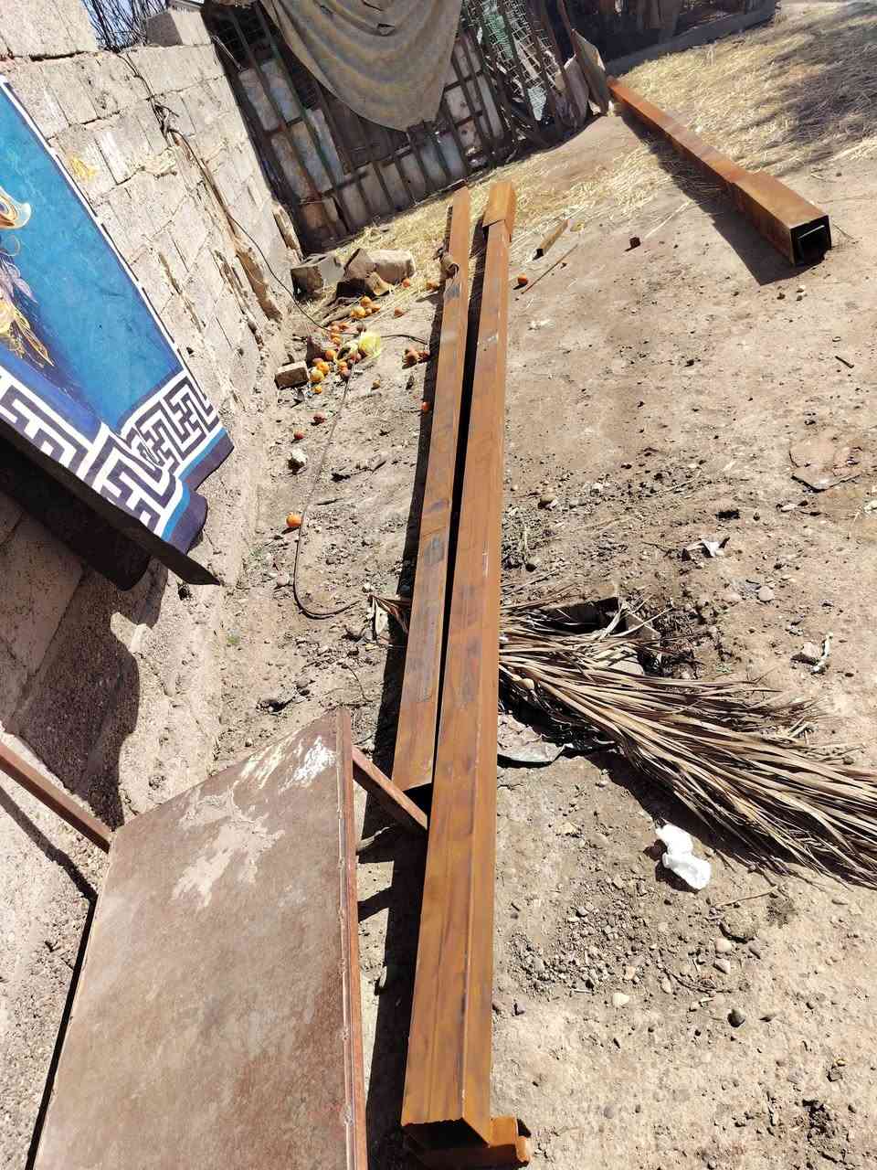 السلام عليكم بواري ابو 4 طول 6امتار مليمين ونص عدد 4مكاني بغداد تاجي مشاهده مدخل  الشارع العام ***********
