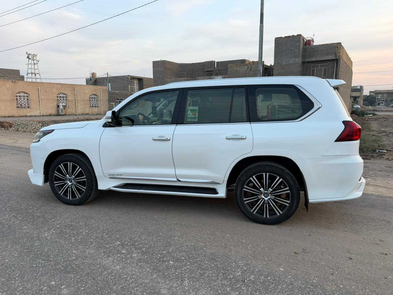 ﷽
بسعر مناااااااسب جدا
‏‎سلام عليكم 
 للبيع 💵
الفخامه والجمال بسياره وحده ❤️ 🌸 🙏🏻
‏LEXSES _ LX _570 _  2016 _ brem⚡️
لكزس 2016  فول مواصفات 1/1 بريم 
رقم اربيل تريد تحويل تريد وكاله آني حاظر 
‏SPORT /Sفول مواصفات محرك5700
ملاحظه( السيارة مكفوله كفاله عامه ♥️ نظيفة بمعني الكلمة
(السبير مانزل )
والعدة غير مستخدمة
  وشرط الفحص 
گير و محرك بشرط كفاله 
________👇🏻المـواصـفـات 👇🏻___________ 
داخل قرميدي ♥️ 👍 
حساسات امامي خلفي 
كامرات 360 امامي وخلفي وجانبيات 4 كامرات 
مري شفط ونظام ترحيب 
تبريد ب الكشنات
باب خلفية كهرباء 
لايتات دبل عدسة + LED
جميع الكشنات كهرباء 🗼
زنون بلادي 🗽
  ♨️   جكات 
فتحة    🧐  ثلاجة 
نظام اقتصادي بانزين ECONOMY 
جلد كامل داخل لون بيجي
بلوتوث وتليفون ونضام الملاحة ☎️
ونظام تثبيت السرعة التكيفي المزود، ونظام صوت Mark Levinson مع 21 سماعة.
ومقاعد قابلة للتدفئة والتهوية
شاشات عدد 3
نظام مانع الانزلاق
نظام نزول المنحدرات 
اشارة في المرايا الجانبية
مخرج منفذ الطاقة ⚡
‏  Bluetooth / USB
بردات أبواب خلفية  
شاحن هاتف Wairlees
ستيرن كهرباء + خزن ستيرن + خزن كشنات
وبعد بيهة هواية مواصفات 
جديدة جدا  واستعمال نظيف جداً 
بالعافية ع تكون من نصيبة يستاهلها
🟩 السعر  المطلوب  _ ( 568 $ )💸💸قفل                            
ماكو هيج سعر بهيج نظافة مستحيل 
لاستفسار الاتصال ع الارقام التالية 📲📲
‏ ***********الاستفسار 👍 
تحياتي لجميع 🌹 🌸 🙏🏻
