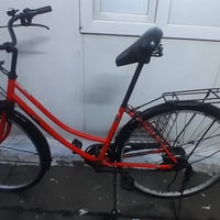 بايسكل بناتي اللون احمر الحجم 27 گير ولكن عاطل يبدل نمرتين من اصل 7 لل...