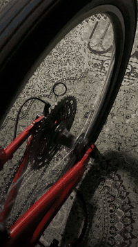 السلام عليكم ، دراجة ميردا جبلي استعراضي مزوده طبعاً عليها سيت ديور مكينة 12 وعگرب وگير كله ديور وزنجيل اصلي 7 الوان وچفايات رجل 7 الوان وبطيخة ماركة TANK سبع الوان صوت عالي طرب ، مستعجل على بيعته السعر 400 قفل مكاني الشعب للأستفسار واتساب ***********
