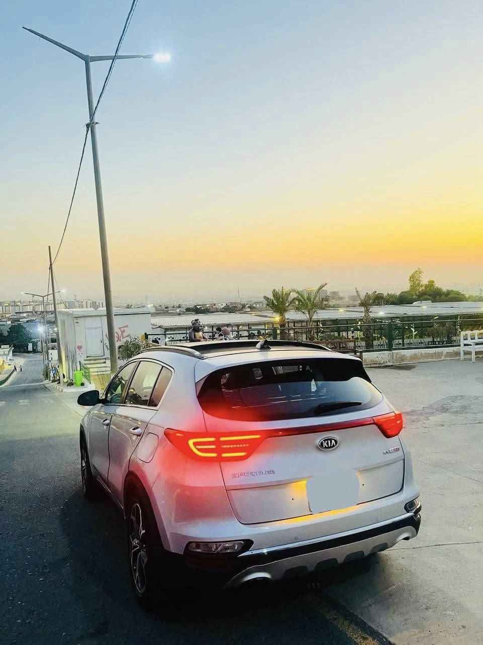 كيا سبورتج و فئة SX موديل 2021

اعلى فئة بالمواصفات  1/1 
وارد امريكي بدون دواخل وبدون ايرباك موضح بالصور
- حجم المكينة   2000 TURBO
مكفولة كير ومحرك وتبريد خير من الله 
صور الحادث ورقم الشاصي بالمنشور

-ماشيه 78 الف ميل 

-فتحة سقف  طگتيم بانوراما 
-بصمة + بصمة ابواب
-فول تحكم ستيرن
-شفتات ستيرن
‏-‎داخل جلد
-كشنات تدفئة وتبريد
-تحكم كشنات كهرباء
-جنطة خلفية كهرباء
-ستيرن رياضي D + تدفئة ستيرن
-لايتات امامي زينون + بروجكتر زينون
-بك لايت LE
-حساسات امامية وخلفية
-رادارات جانبية وخلفية
-نظام قيادة ذاتيه وانحراف عن المسار
-كاميرا خلفية
-سستم صوت Harman Kardon
-شاشة Apple car play
-شحن Wireless
-اوتو هولد Auto hold
-اريل نفكيتر
-نظام نزول منحدرات
-نظام مانع انزلاق
-مثبت سرعة Cruise
-ثلاث انظمة قيادة ECO-NORMAL-SPORT
-اشاير بالمري الجانبية + مري كهرباء
-مراية وسطية اوتو دم

-مكان السياره بغداد  - كاظمية 
السعر اتصال او خاص او واتس
***********
