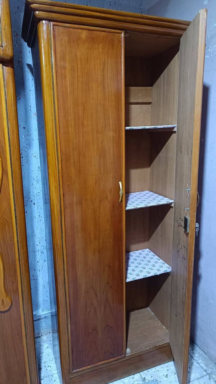 غرفه تسكام صاج داخل وخارج ام السته طابقين ظهر جرجوبه نظيفة كلش خشب جاوي 8قطع مكاني محاويل للاتصال ع الرقم ***********
