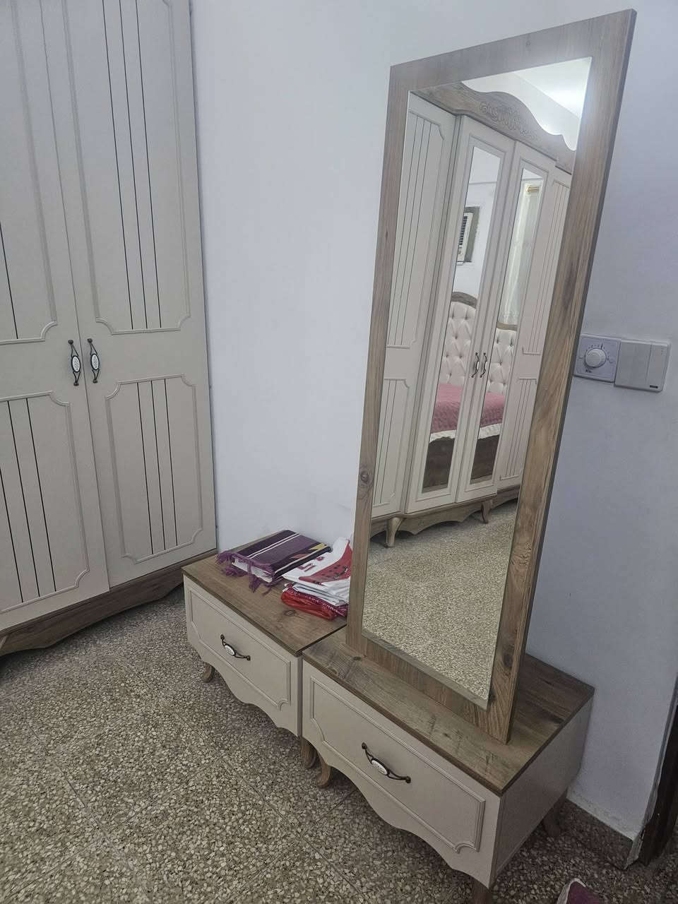السلام عليكم..للبيع استعمال شهر لضيق المساحه .. المكان حله اشتريناهه ب٢ مليون و٤٠٠ قيم واخذ ملحقاته كنتور ٦باب..زاويه ٢ باب يعني العدد ٨ باب تركي درجه اولى ..جربايه مخزن..درور اربع مجرات..كوميدي عدد ٢..مرايه طويله..ميزتواليت..


**إذا كنت صاحب هذا الإعلان وتريد حذفه لأي سبب، رجاءا أرسل رسالة إلى الدعم الفني**