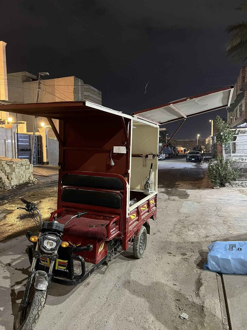 ستوته شحن للبيع بطاريات بعدهن بلكارتون شديتهن صار اسبوع وتاير امامي جديد وسويتله كشك حديد كامل شتريد تفتحه يصير مافتحت بيه ولا دقيقه رايده بمليون وليه مجال مكاني بغداد مدينه الصدر ***********
