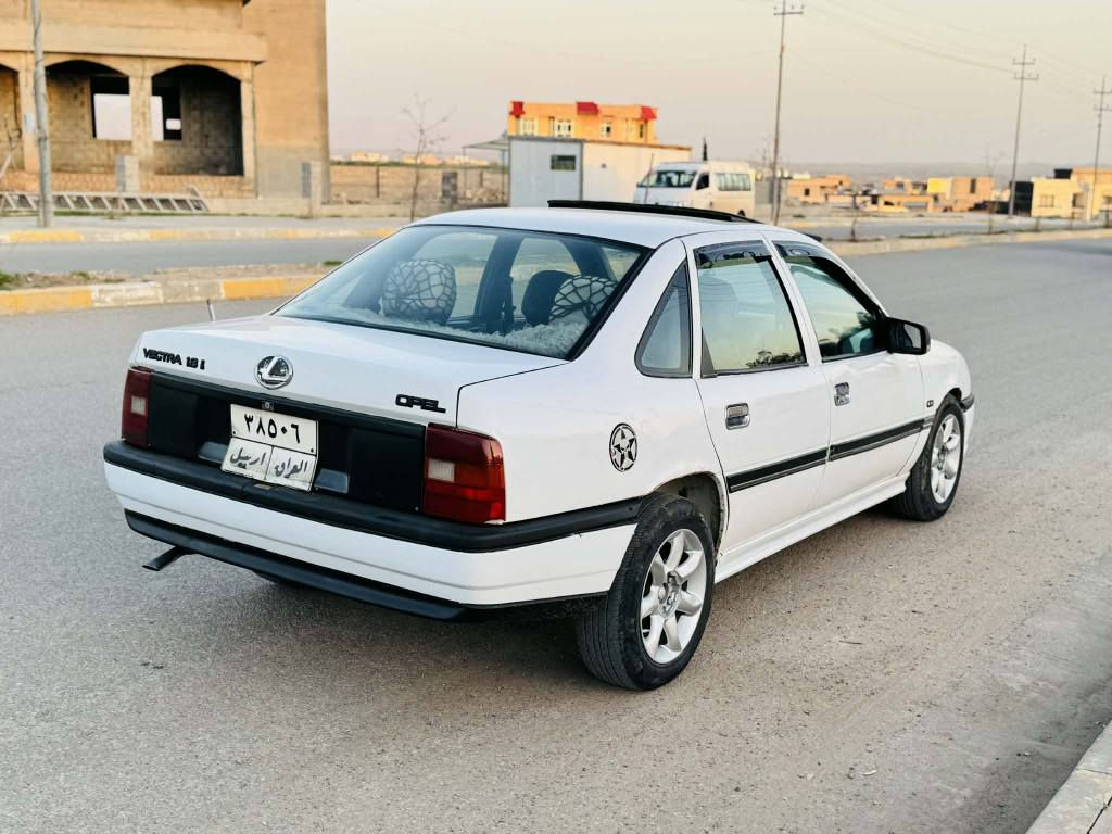 ئۆپل ڤیکترا ١٩٩٢ مەکینە ١٨ گێر عادی گێر و مەکینە بەشەرت چوار تایەی و ویلی نوێی لە ژێرە توندو تۆڵە بێ مەسروفە سەنەوی تازە بەسەرچووە ٢ پارچەی بۆیاخە دەعم و لێدانی نییە 
سعر:42$
ژ.م:*********** كويسينجاك, أربيل
