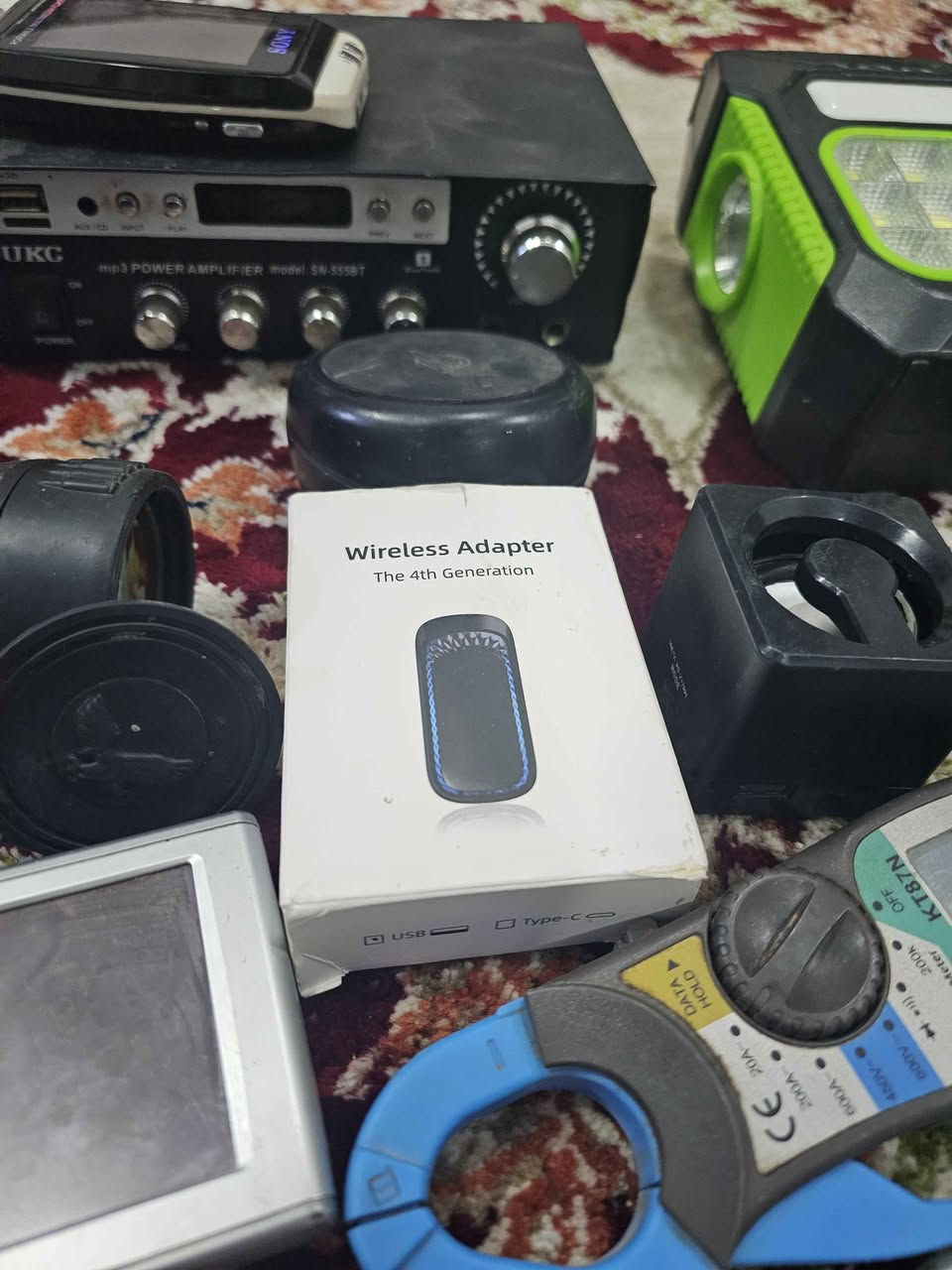 به فحم و شغال يتكون من 
2 لایت شغال حجم کبیر وصغير
مكواة من نوع نوال شغال
مكسر صوت للتفليش او صوتيات شغال
كاربلي شغال
منظار احادي 
سماعة بدون خريطة
شاحن بطاريات كامرات نيكون
شاحن وايرليس الماني
gps  Garmin
فاحس ملقط فحم
طابعة وكامرة فحم
2 راوتر جيب واحد شغال الغ فحم
سماعة سبيكر صغيرة شغال
اتاري سوني شغال يلزمله تصليح
كل هذا بسعر 20 الف دهوك, العراق


**إذا كنت صاحب هذا الإعلان وتريد حذفه لأي سبب، رجاءا أرسل رسالة إلى الدعم الفني**