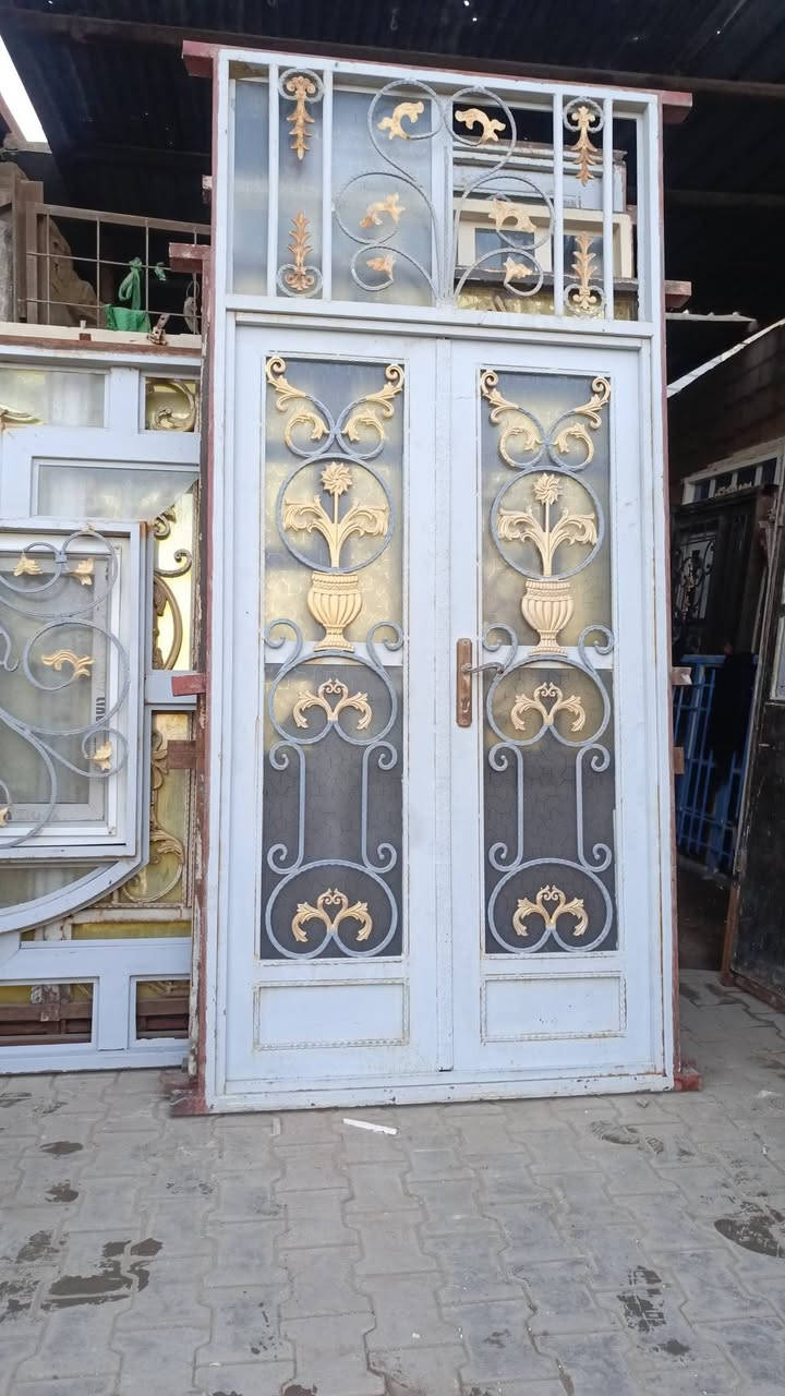 بيبان والشبابيك للبيع هندسيه تزكام درجه اولى مكاني نجف شارع حنون وانا خادم هذا رقمي ***********📞 وانا خادم ولا عندكم بيوت تفليش هم نشتغل
