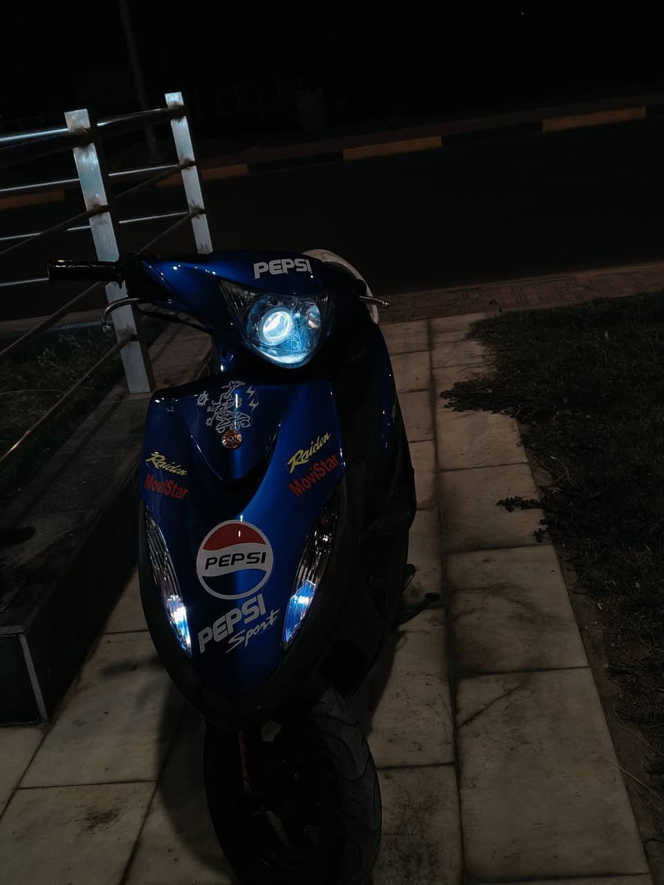 ماكس عدلة كفاله عامه عامه الها شهرين نازله من الرمبه كفرات هذني تجاريات البلاديات ضامهن لونهن ابيض زلغ مابيهن + كلج امامي رياضي والبلادي ايضا مضموم وما مستخدم قليل شلعه تاكل الكاع معدل عوج كهربائات شغاله كامله كامله مابيها اي نقص وجديده واستخدامها  قليل مكاني كوت خاجيه نقصها الوحيد السلف تجاري فقطط..  الرقم ***********
