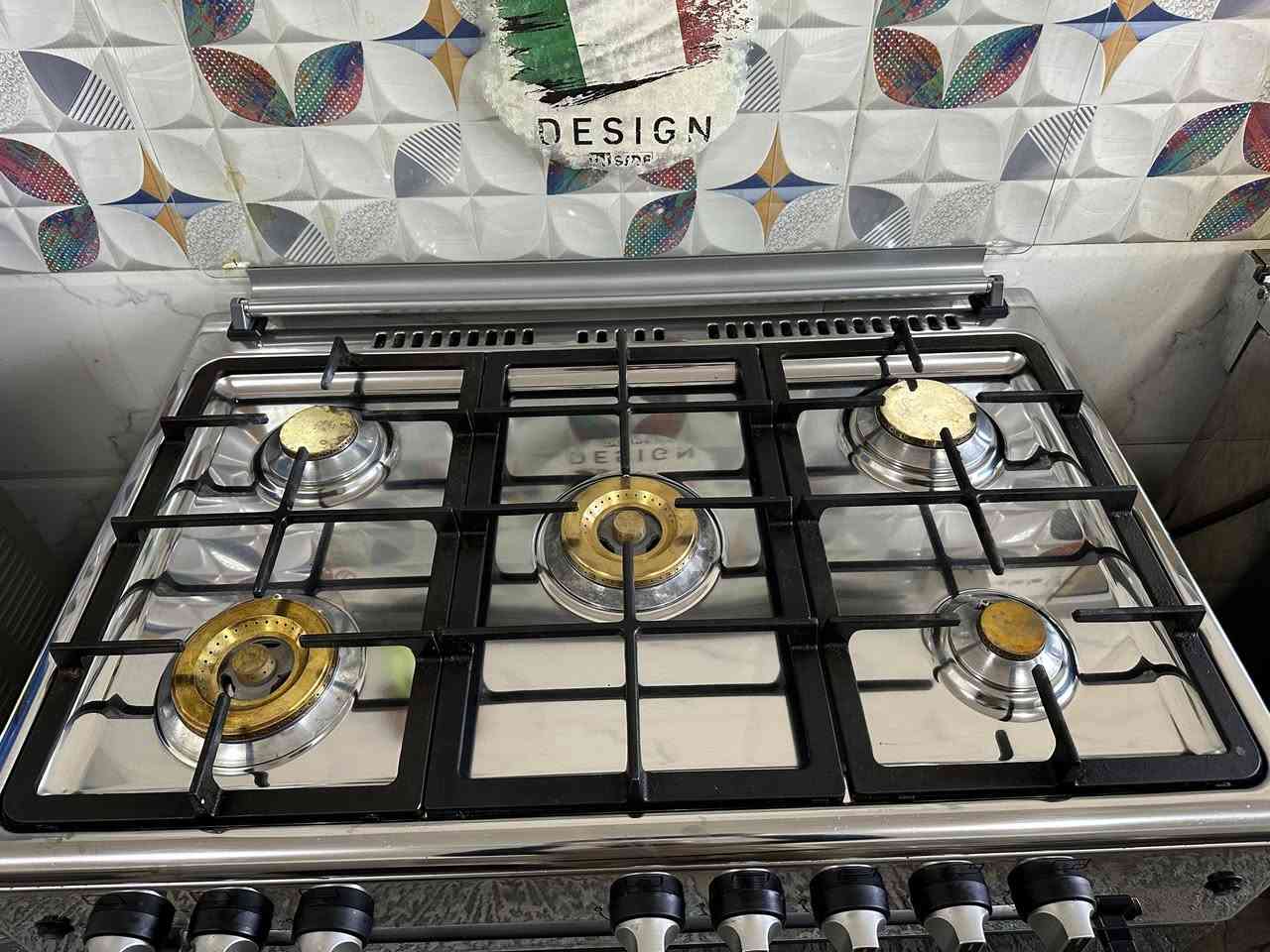 طباخ ايطالي ماركه انسايد الايطاليه استعمال شهرين نظافته فول بعده جديد رايده ب450 قياسه 90×60 الجامبو الكبير عنواني غزاليه رقم الهاتف***********
