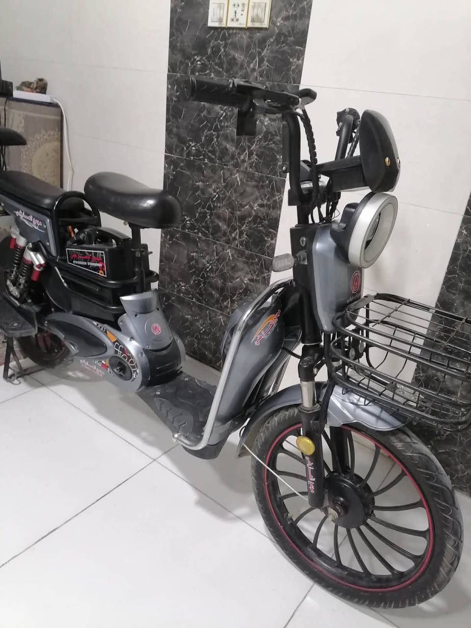 السَلآْم عَلْيُكّمٌ وٍرٍحَمُةّ الله وٍبُرٍكآتُهْ مرخصة صاحب الكروب
دراجه شحن للبيع نظيفة جدا جدا صار 10 ايام من مشتريهه رايدهه 350 وبيهه مجال بسيط للشراي مكاني نجف حي ميسان واذا اكو مراوس بدراجه نارية عادي حسب الاتفاق رقم المبايل ***********
