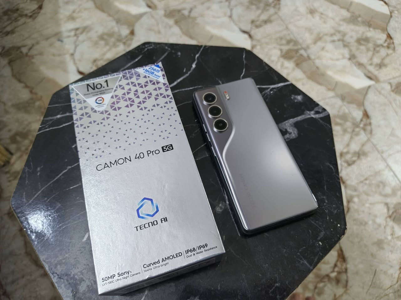 ✨ نظيف جداً استعمال اسبوع
لون تيتانيوم
تكنو كامون 40برو 5G
📦 ويا العلبة الأصلية
🚀 رام ٨  + ذاكرة 256 
📸 كاميرا 50 ميگاپكسل
⚡ شاشة أموليد منحنية
🔥 أداء قوي ويدعم 5G
السعر: (350الف)
المكان: (بغداد البياع)
للتواصل ***********
