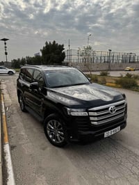 للبيع تويوتا لاندكروزGXR 2022 لون اسود   ساز  فول مواصفات  بصمة تشغيل ...