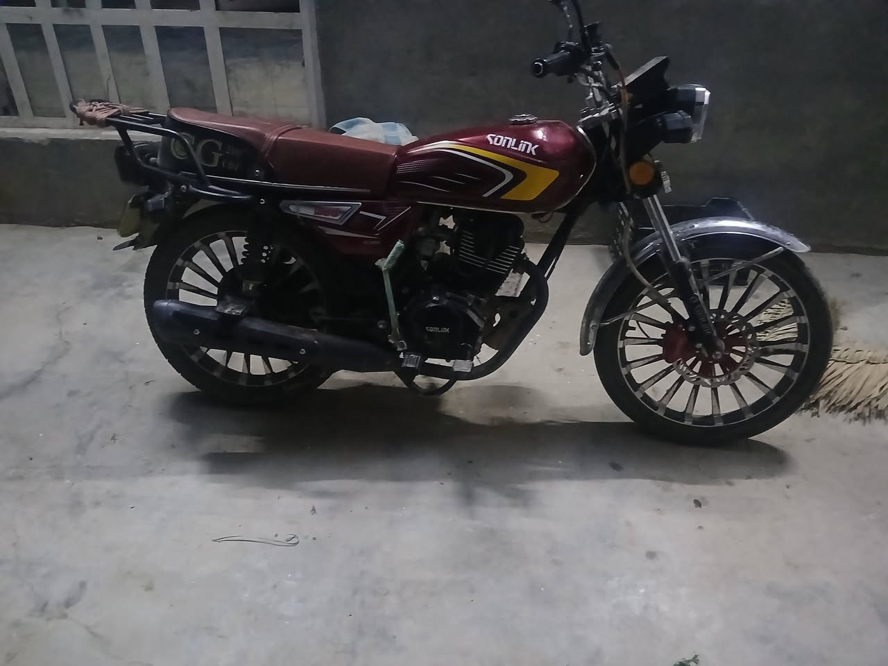 سلام عليكم دراجه ايرانيه موديل 2025مابيهه اي نقص السعر 750رقم الهاتف***********
