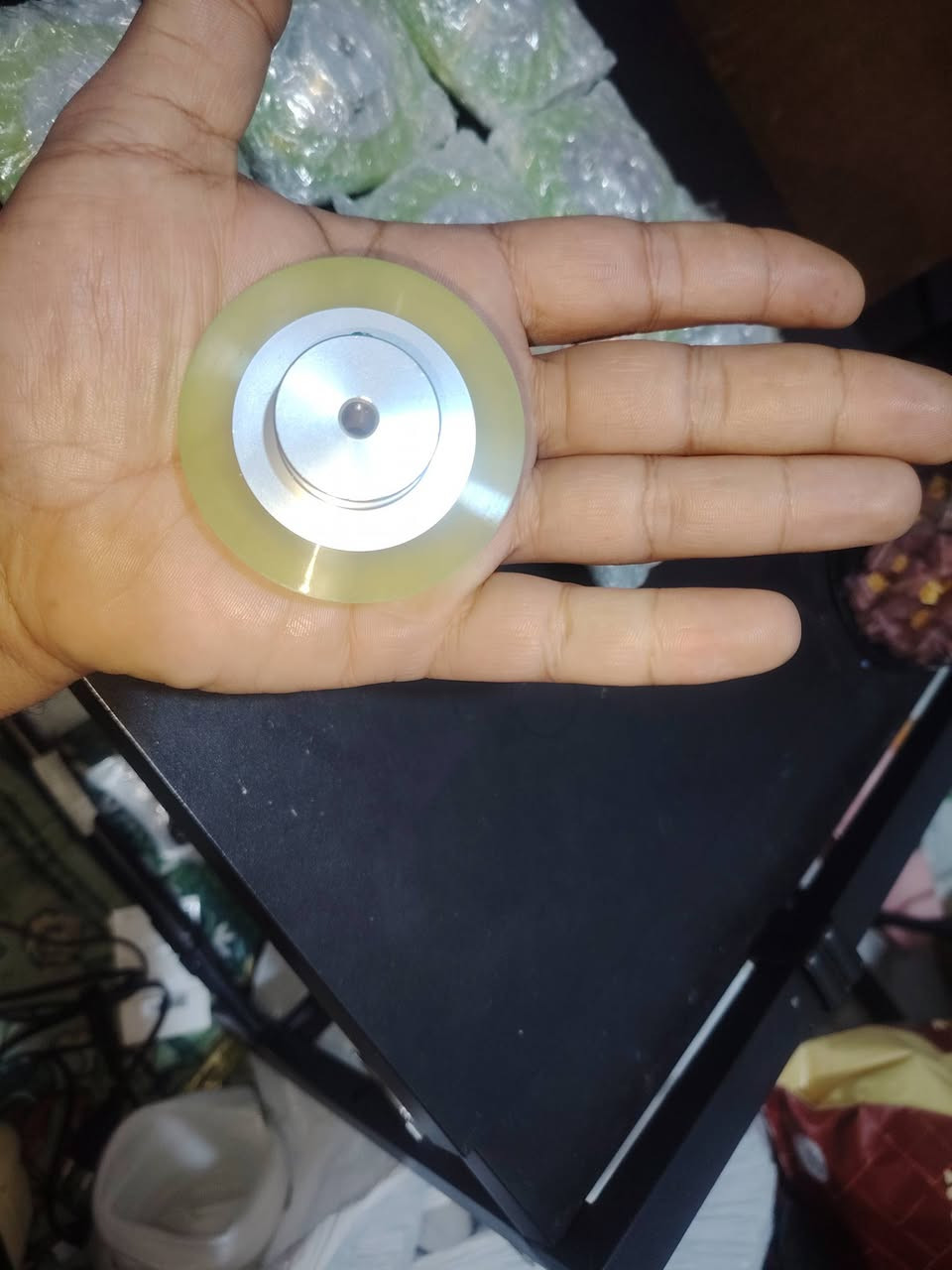 ⚙️ مواصفات هندسية دقيقة: عجلة بولي يوريثان I256426A2 ⚙️
إليك التفاصيل التقنية الكاملة للمنتج بناءً على بيانات الكود والقياسات الميكانيكية:

​📊 تحليل الكود والقياسات (Technical Specifications):

​الموديل الرئيسي: I256426A2.

​أقطار المحاور المدعومة (Bore Size): الأكواد تشير إلى توافق مع أعمدة دوران دقيقة بقطر 4 ملم، 5 ملم، و6 ملم (حسب الرموز D 04, D 05, D 06 المذكورة).

​عرض العجلة (Width): يتراوح بين 30 ملم إلى 33 ملم تقريباً حسب دلالات الأرقام النهائية في الكود (0303, 0306).

​نوع التثبيت: فتحة المحور مصممة ببرغي تثبيت جانبي (Set Screw) لضمان الربط المحكم على المحركات.

​🛠️ التوافق مع الآلات:

​محركات السائر (Stepper Motors): مثالية لمحركات NEMA 17 وNEMA 23 المستخدمة في ماكينات CNC والطابعات ثلاثية الأبعاد.

​أنظمة السحب الآلي: تستخدم في ماكينات العدّ، السحب الميكانيكي، والسيور الناقلة الدقيقة.

​أجهزة الروبوتيك: توفر ثباتاً ممتازاً (Grip) بفضل مادة البولي يوريثان الخضراء.

​🌟 المميزات النوعية:

​قلب معدني (Aluminium Core): يوفر قوة تحمل عالية مع خفة في الوزن.

​إطار PU عالي الجودة: مقاوم للزيوت، التآكل، ويعمل بهدوء تام دون ترك أثر على الأسطح.

​📞 للطلب والاستفسار المباشر:

***********
