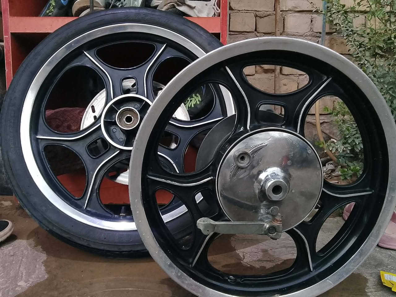 سلام عليكم جنايه
اوياله ل2001 ايطالي 
نضافه 100/100
 سعر 300 وبيهن مجال 
لعنوان وسط 
***********
