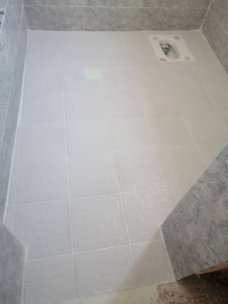 خلفه متفرغ تطبيك
ارضيات وجدران
*********** ملاحظة شغل درجه اولئ
