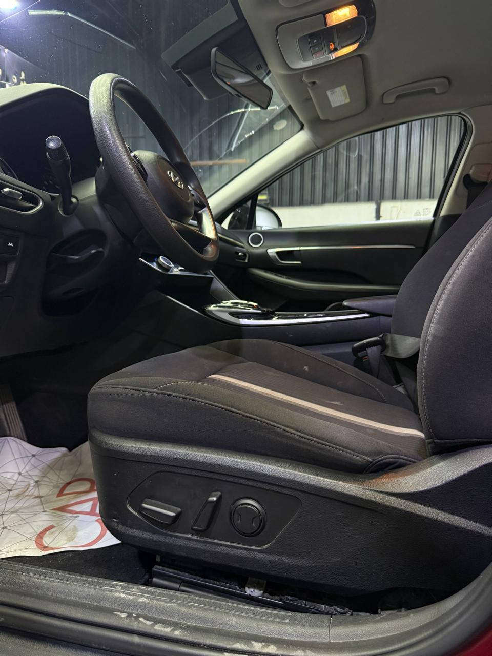 السلام عليكم اول شي نذكر رسول الله وآل بيته هونداي سوناتا موديل 23

وارد امريكي الضرر جاملغ وبنيد فقط 

محرك 2500 

بدون رقم 

رادارات اماميه خلفيه جانبيه 

تحديد مسار 

توقف ذاتي 

العداد 52,600 

كشن كهربائي تدفئه 

تحكمات ستيرن 

شاشه كبيره وباقي المواصفات اللي معروفه بالسوناتا

صاحب المعرض1 علي الكرعاوي.                                     صاحب المعرض2 مصطفى شعبان                                        رقم المعرض: ***********. سعر السياره 145
