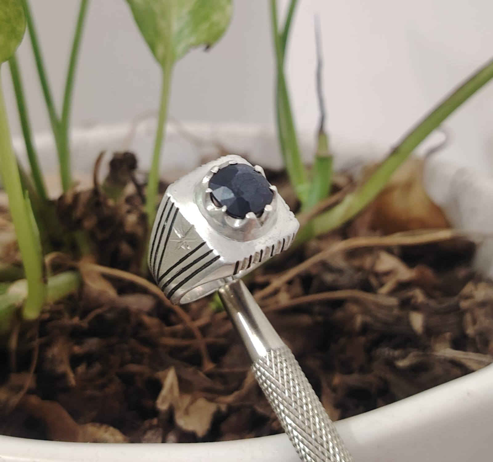 خاتم من الزفير الافريقي الطبيعي
صياغة يدوية ثقيلة فضة عيار ٩٢٥
مع شهادة المنشأ وضمان الخاتم الاصلي
يوجد توصيل الى جميع المحافظات
التواصل ع الخاص او ع الواتساب ***********
