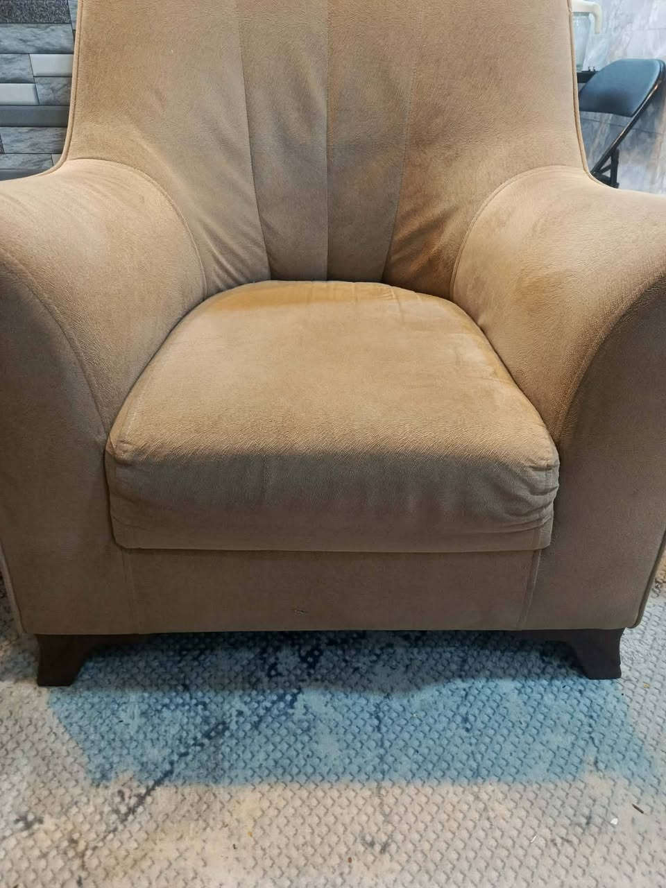 ، عندي تخم سعره 250 وبي مجال ياخذ 10 نفرات يتحول حتى سرير بلاجكتورات سعرهن الواحد20 وابيهم مجال  والطباخ 60 وبه مجال مكانهن الغرض نجف  والثلاجه سعرها 200 وابيه مجال كاونتر مع سنك 160 وابي مجاال  واروتر سعره ب25:


**إذا كنت صاحب هذا الإعلان وتريد حذفه لأي سبب، رجاءا أرسل رسالة إلى الدعم الفني**