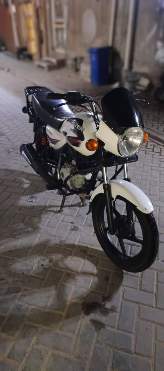 السلام عليكم بوكسر كلاسك موديل 22 نازله بل 23 الدراجه مكفوله مكينه خرسه كلهة شغلله كهربائيات سلف هندر نضافه كدام عينك و الدراجه احله من الصور نكره بكل وقت رقم الكليزي بغداد بسمي تحويل ثاني يوم السعر 2100 مليونين وميه وبيهة مجال قليل مكاني بغداد مدينه الصدر تقاطع السفاره رقمي *********** واتساب أو اتصال
