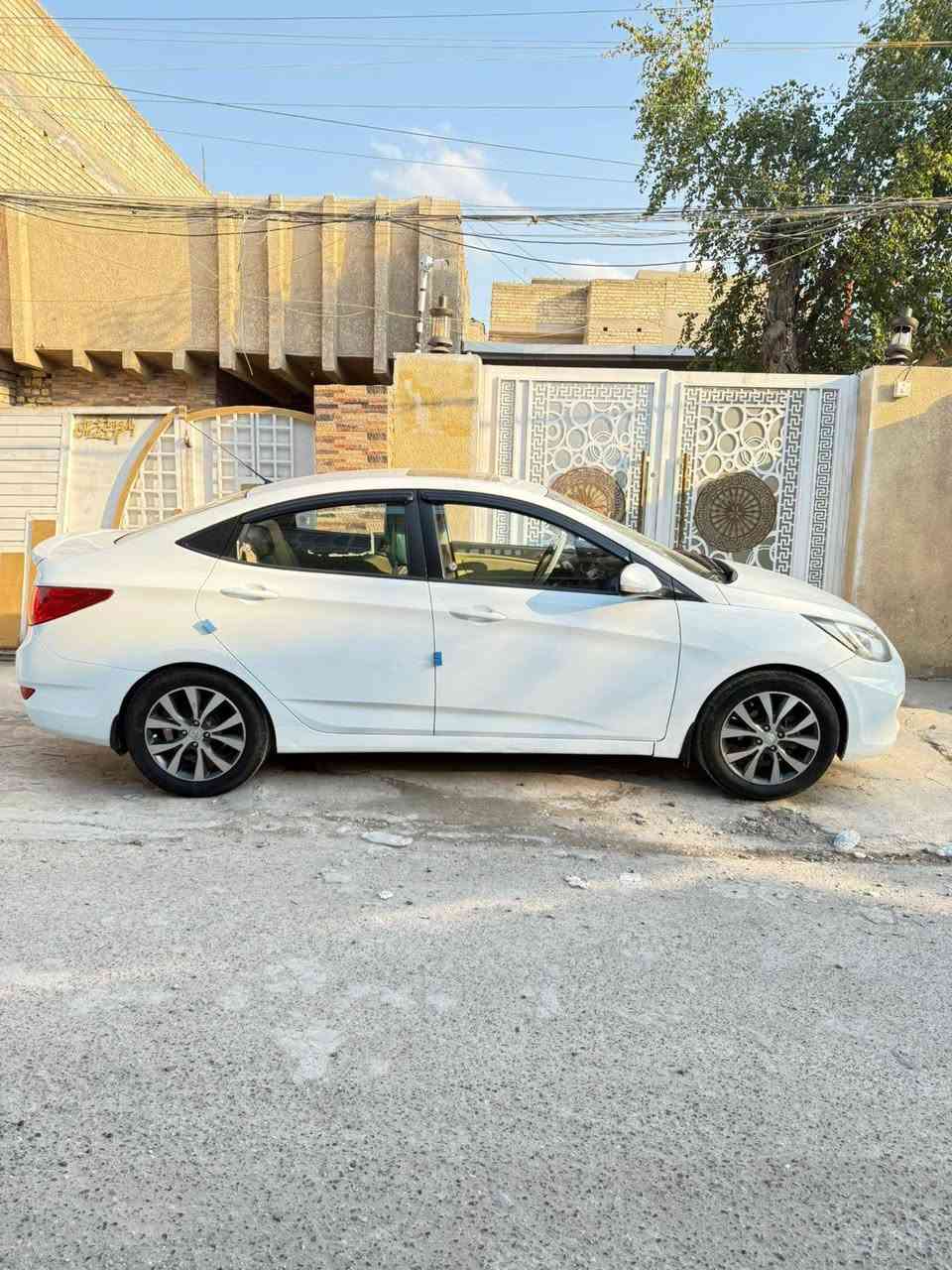 اكسنت خليجي موديل ٢٠١٥ ماشي ٨٤ الف بيهة جاملغ يمنة مبدل وباب السايق مصبوغ السعر ١١٠ ‏‪***********‬‏ مكاني بغداد حي الجهاد
