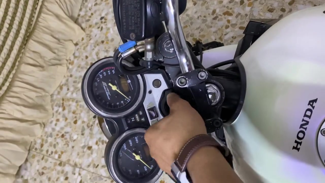 السلام عليكم 
سي بي دراجه مال جناي
كفاله عامه لحد يكلي شبيها كفاله عامه 
مكاني بابل ***********
سعر 23$
