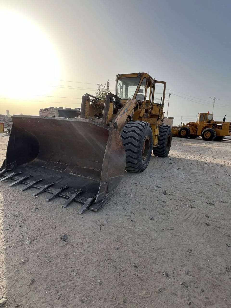 للبيع شفل حجم 85 موديل82 رقم بصره جاهزه للعمل ‭0783 277 6558‬ مكان البصره الزبير
