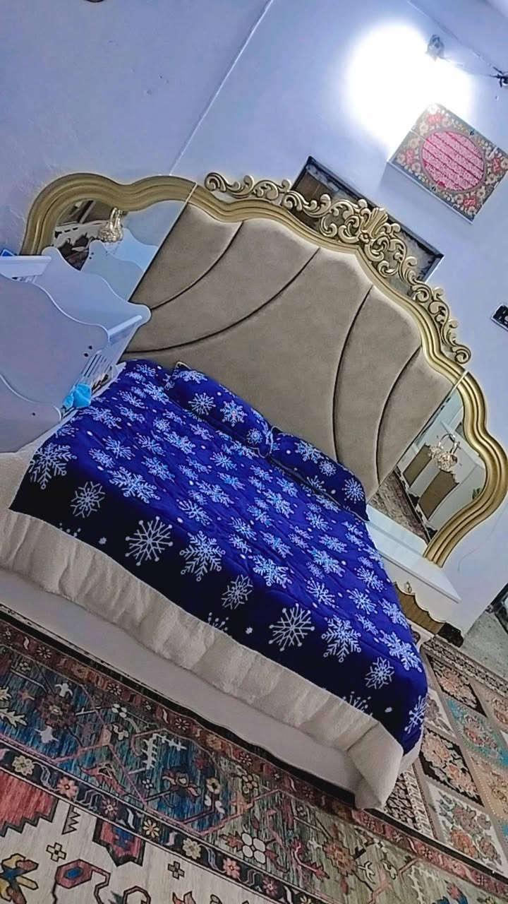 غرفه للبيع
نظيفه 750 وبيه مجال
***********
