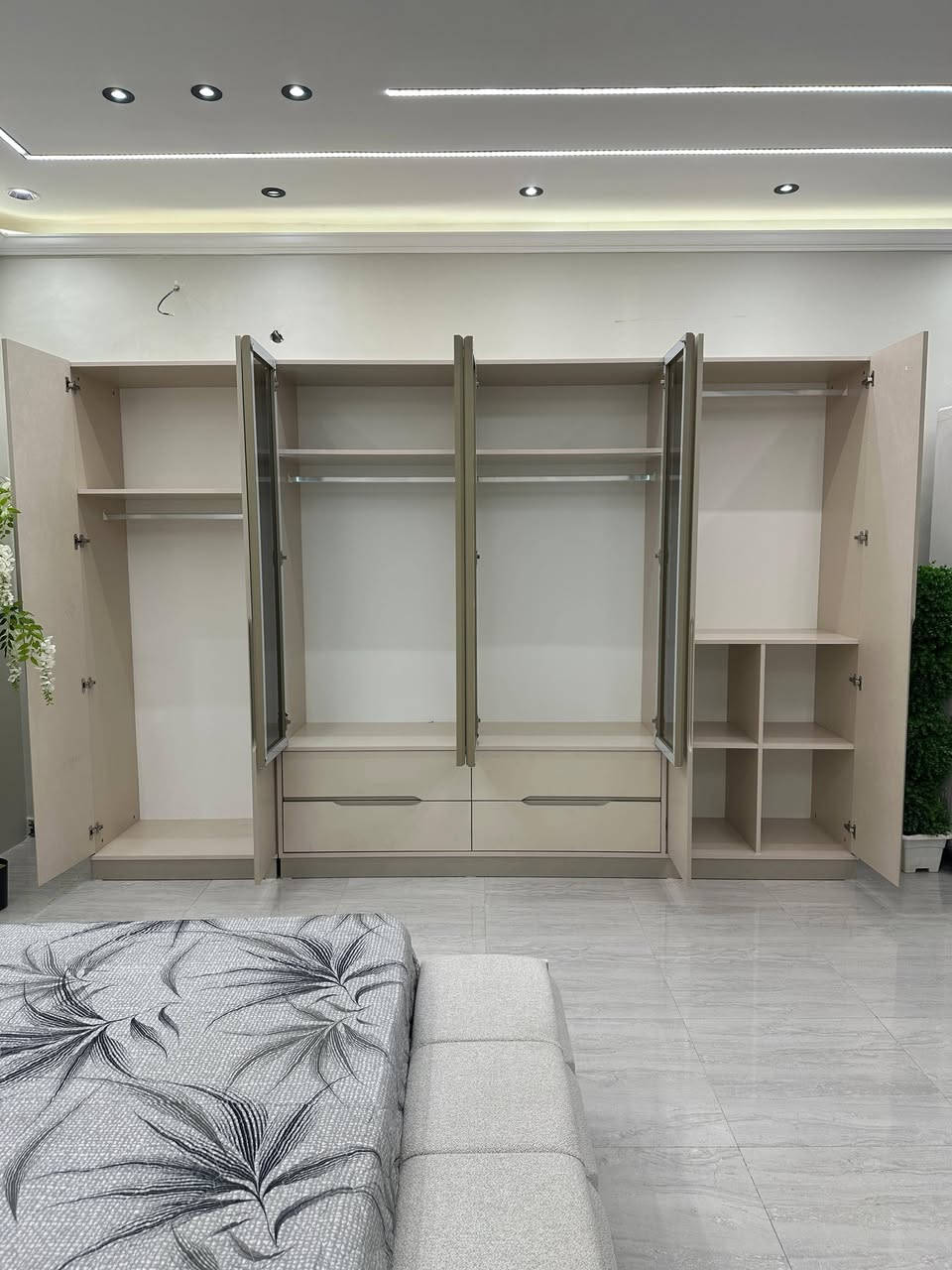 *تم وصول موديل ترند*
*10قطع الاصلي*
*ابواب المنيوم عدد4*
*قياس الكنتور ٣٣٥*
*قياس السرير١٤٠*
*ابواب هايدروليك*
*انارة بالكنتور+مجرات عدد ٤*
*سكك مراحل تلي سكوب*
*ميز تواليت عرض١٣٠'ارتفاع ١٧٥*
*سرير مخزن+شازلون مخزن*
*قياسات الغرفه كلها عملاقة*
الشد والنقل داخل بغداد مجاني 
حجز وستفسار  ***********
***********
