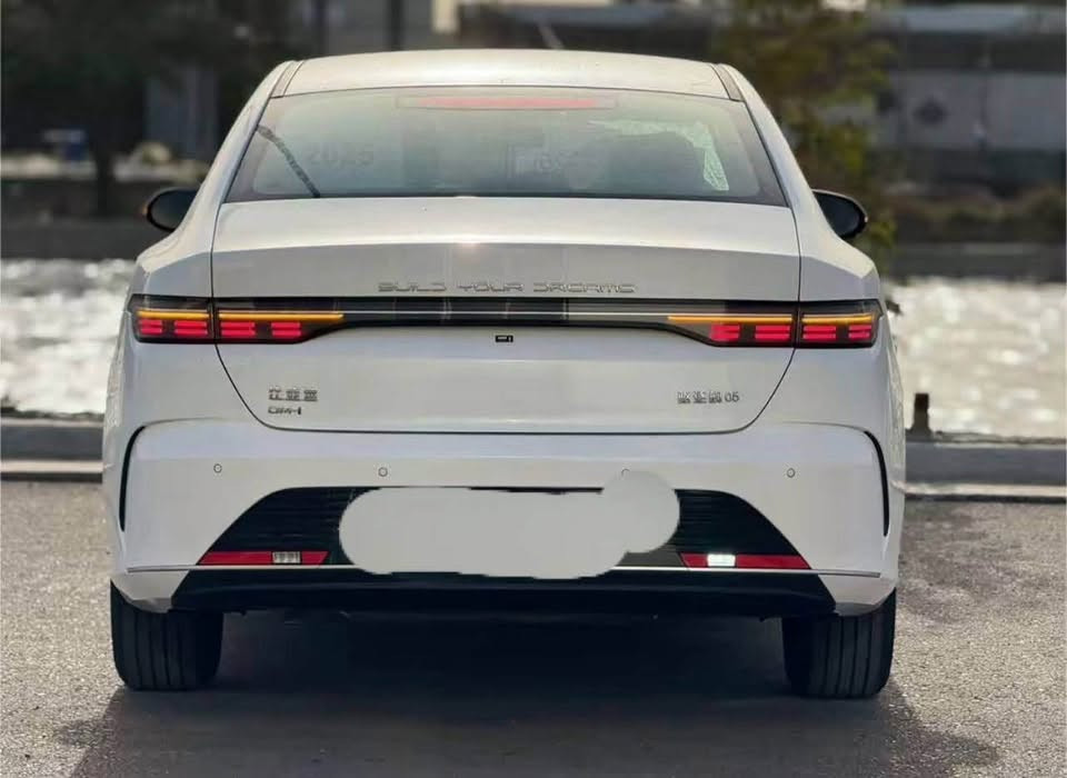 السلام عليكم 

 Byd ديستروير  موديل 2025
مرقمة ومثبت لوحات كامل بسمي تحويل ثاني يوم 
رقم بغداد ماشية 3000 محرك
2000 كهرباء 
المجموع 5 الاف الكلي 
 استخدام جدا نضيف
مكفولة كفاله عامه من اي ملاحظه وضع زيرو 
ارضيات حوضية 
مع كامل ملحقاتها 
مكان : كربلاء المقدسة
سعر19 مليون و700 الف 
للتواصل :::- 

***********

