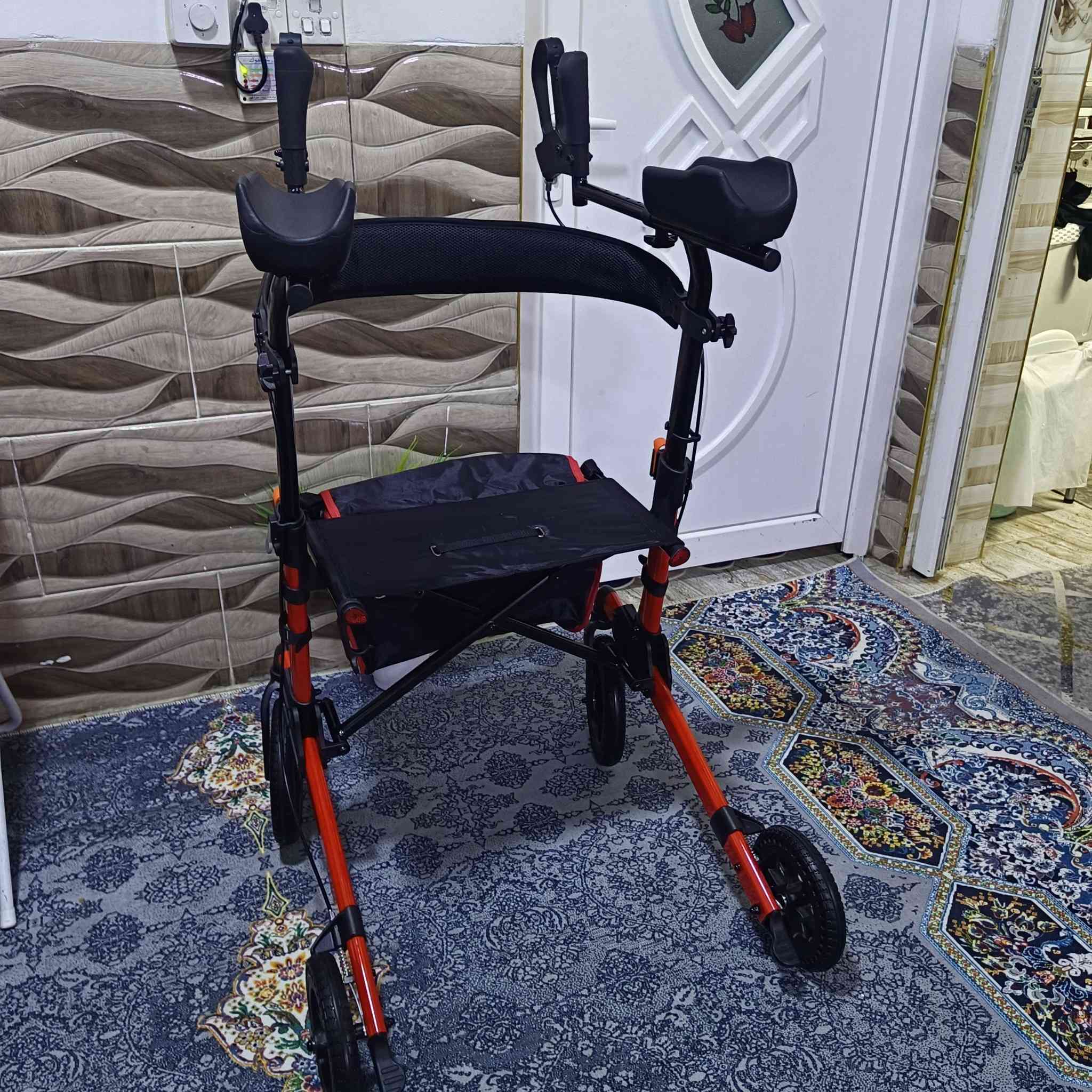 مشاية متحركة لكبار السن وذوي الاحتياجات الخاصة ماركة زيفيس .. مصنوع لدول اوربا ماركة جدآ راقية عرض المقعد 50 متانة جودة عالية.الاتصال او المراسلة فقط ***********
