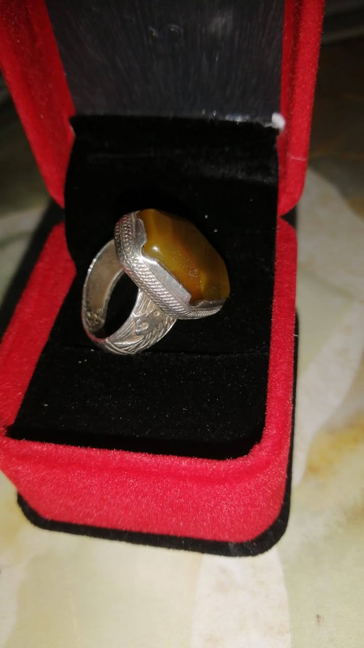 السلام عليكم عيوني للبيع شرف الشمس وياقوت ثنيهن 75 وبيهن مجال


**إذا كنت صاحب هذا الإعلان وتريد حذفه لأي سبب، رجاءا أرسل رسالة إلى الدعم الفني**