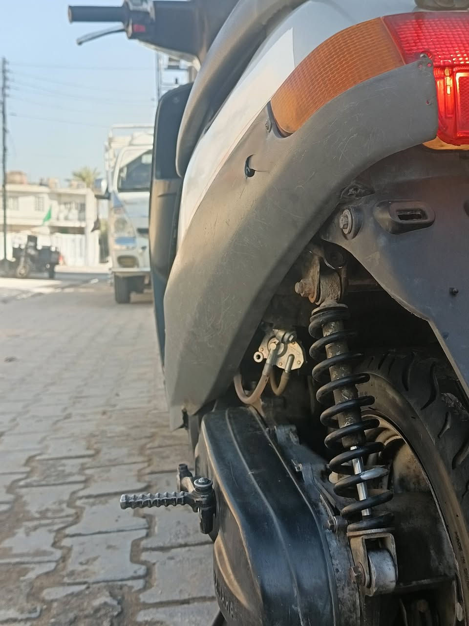 دراجه بطه
قفل ستيرن وجنطه شغال 
مكينه ناعمهه مجفته تجفيت عام جديد
كابريتر اصلي جديد
الدراجه حلوه ونضيفه كهربائيات كلها شغاله 
نقصها باتري فقط والسلف شغال نقصه دشلي فقط 
مكاني كريلاء حي الحر السعر ٢٥٠ وبيها مجال 
رقم الهاتف: ***********

