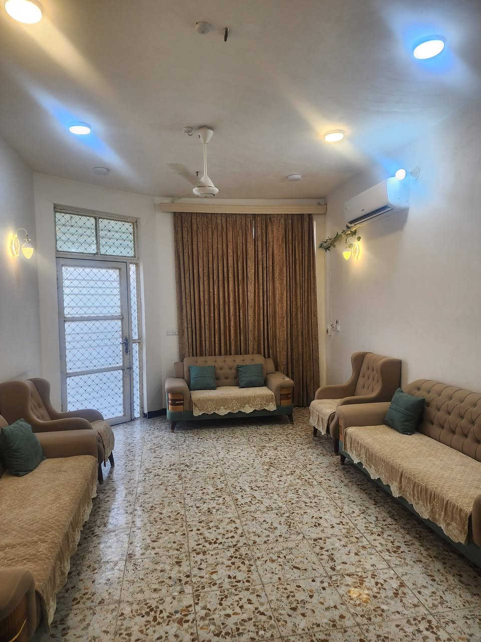 دار للبيع  حصن جعفر مساحه ٢٠٠م رقم العقار ١٣١٠ ***********
