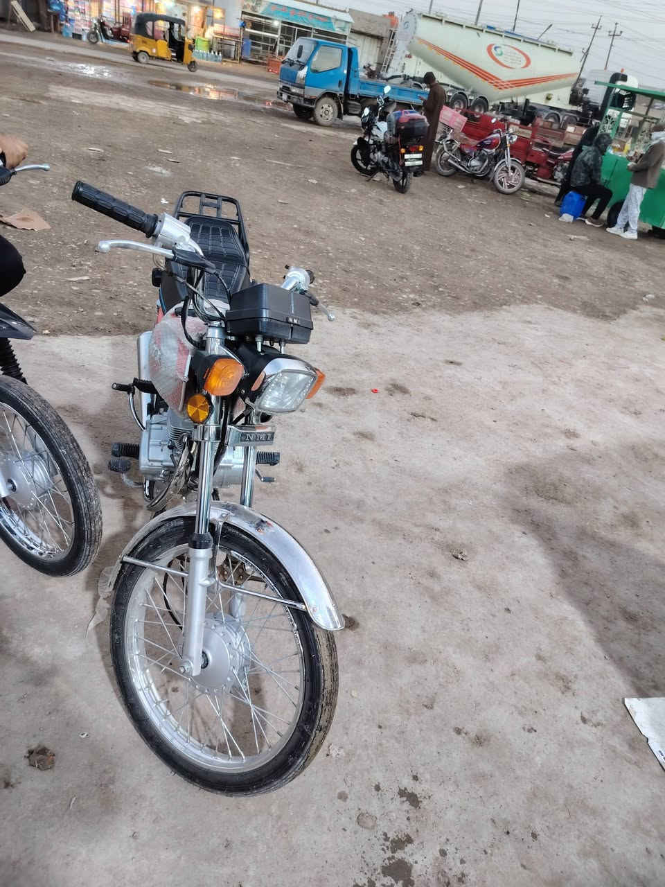 السلام عليكم شباب دراجه للبيع حلوه موديل 25 دعمير جديد سعر مليون 100وبيها مجال  *********** متواجد واتساب
