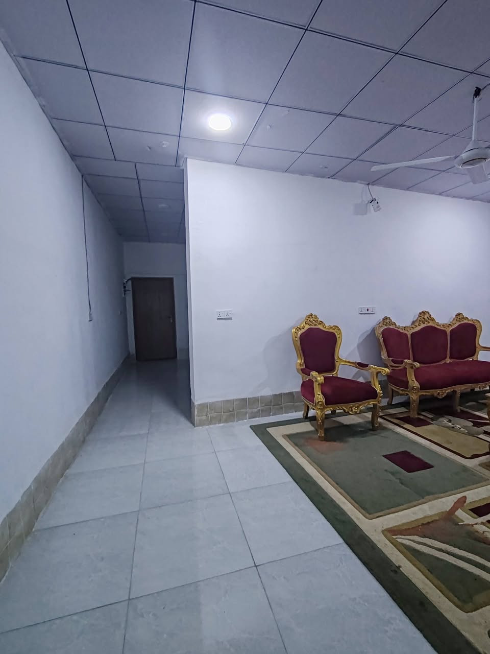 شقة مؤثثة تحتوي على غرفة نوم وصالة ومطبخ وحمام داخل الغرفة والصالة للايجار اليومي و الأسبوعي للعوائل والشباب ل ايام الزيارات والايام الاعتيادية موقع الشقة منطقة الروضتين قرب الحرم
للاستفسار ***********
