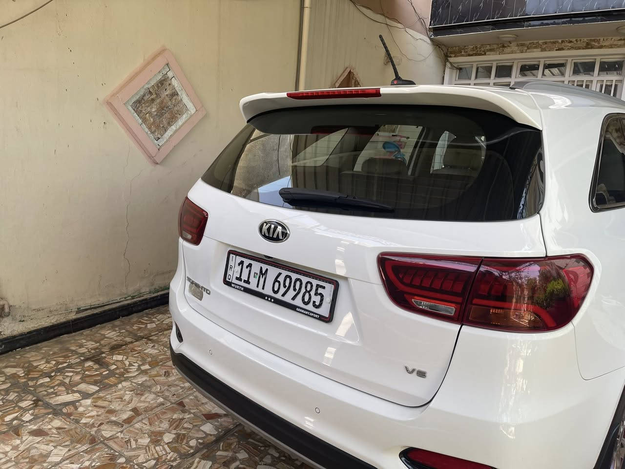 السلام عليكم سورنتو موديل ٢٠١٩ بغداد مشروع وطني الرقم الجديد وهزه جديده.  ماشيه 66. حقيقي كير مكينه بلاد مامفتوحات .بيه فقط تكحيل كارت يم قبق البانزين وشويه بارد  ومكحل كارت جوه المرايه مال السايق  واثنينهن ابد ممبينه. اما الباقي كفاله. بصمه . جنطه كهرباء. 4 كامرات 360. كراسي كهرباء. هندبريك دكمه. اوتوهولد.6سلندر .7راكب. 3 قطع تبريد. كراسي جلد. داخل لونين.شاشه سيدي و ابل كاربلي بلادي . شحن وايرلس. ترحيب.حساس امام خلفي. فول Led. وباقي الموصفات المعروفة سياره نظيفة  . السعر 258 وبي مجال . للاستفسار ***********
