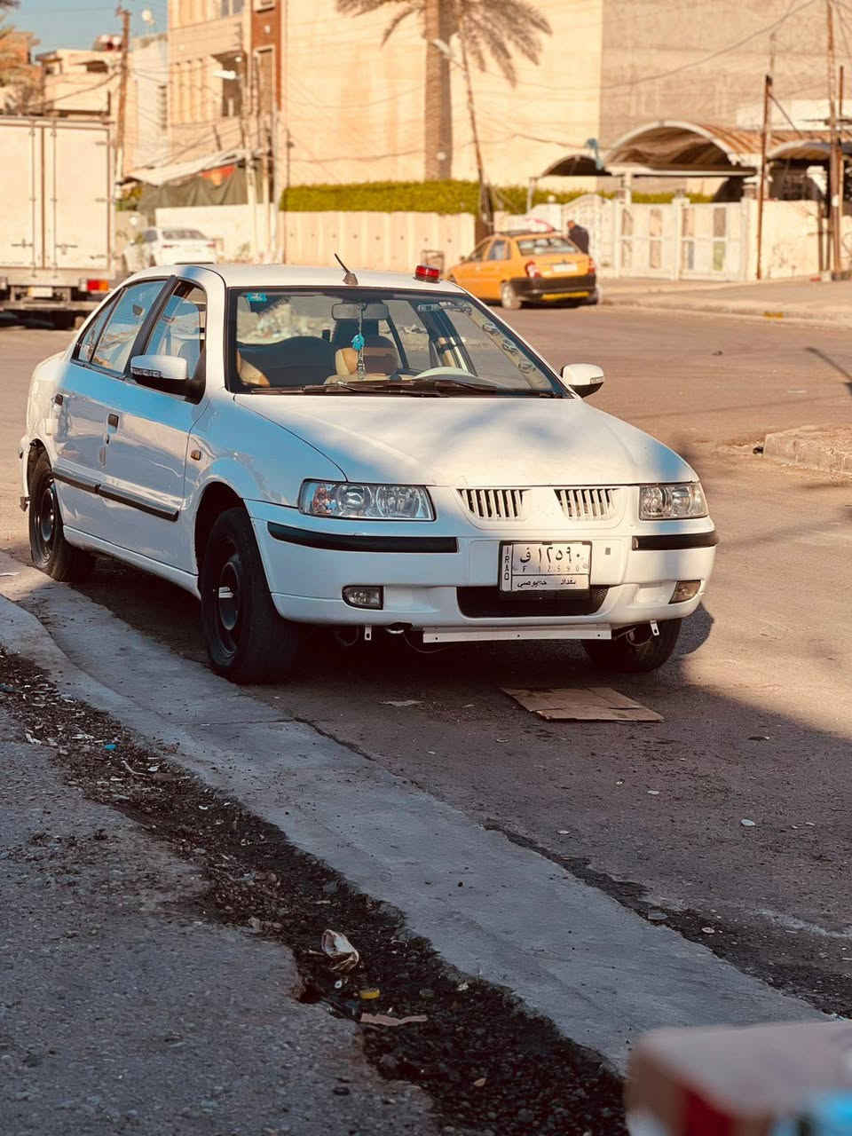 سلام عليكم سمند ناطقه2011 داخل جلد بيجي نضيف كشرها نضيف يوجد تحت الباب زنجار خفيف جداً فقط مكفوله من الصبغ والغرامات سنويه ما صاقطه رقمها بغداد خصوصي سعرها 50 وبيها مجال ***********
