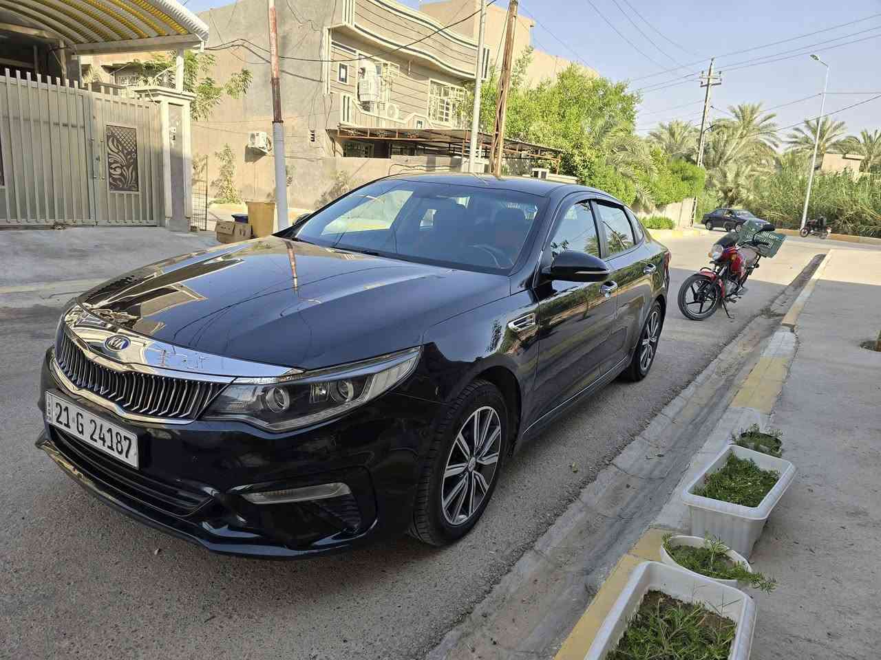 السلام عليكم 
أوبتيما 17 أمريكي fe بس بنيد مبدل بدون دواخل ثلاث وضعيات قيادة ايكو نورمال سبورت كامرة دوارة مانع انزلاق وبعد بيها مواصفات كير محرك مكفول تخم تاير أي نقص ما بيها رقم سليمانية جديد  سعر 122 للاستفسار اتصل ***********
