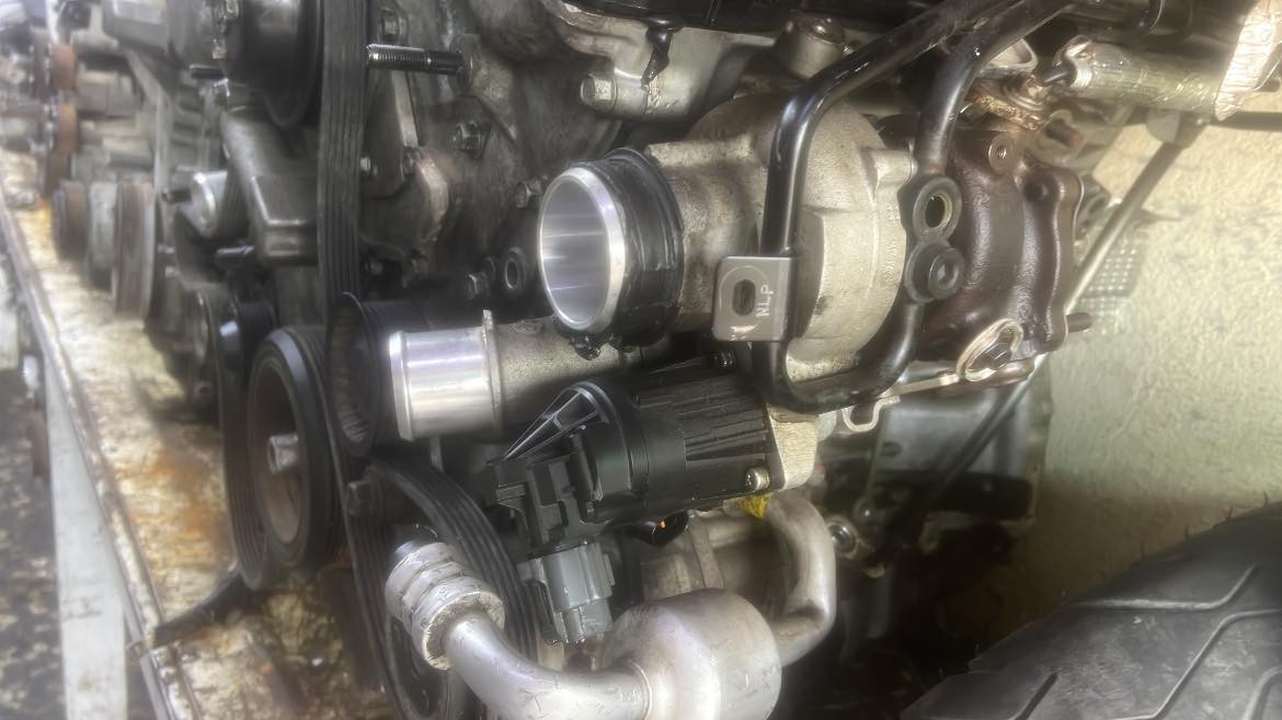 السلام عليكم 
توفر محرك جنيسز . دبل تيربو 
كامل تفرعات شرط الفحص وارد امريكي 
يرهم ع الستنكر والجينسز للاستفسار 
***********
