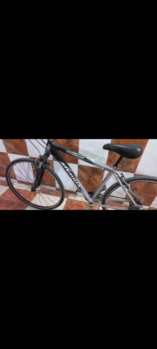 رمضان كريم عالجميع اخوان
بايسكل حجم ٧٠٠هجين ماركة ميردا المعروفة.
شفترات فقاس ياباني. عكرب اصلي ياباني وبدالة أصلية. ستيرن لعابة ويدات بريك تيكرو .ويل خلفي R500 وتايرات ديستون. سعرة ١٦٥ وبي مجال مكاني الصليخ*********** اوالشعب 

. شفرات فقاس ياباني عكرب اصلي ياباني وبدالة أصلية ستيرن لعابة
