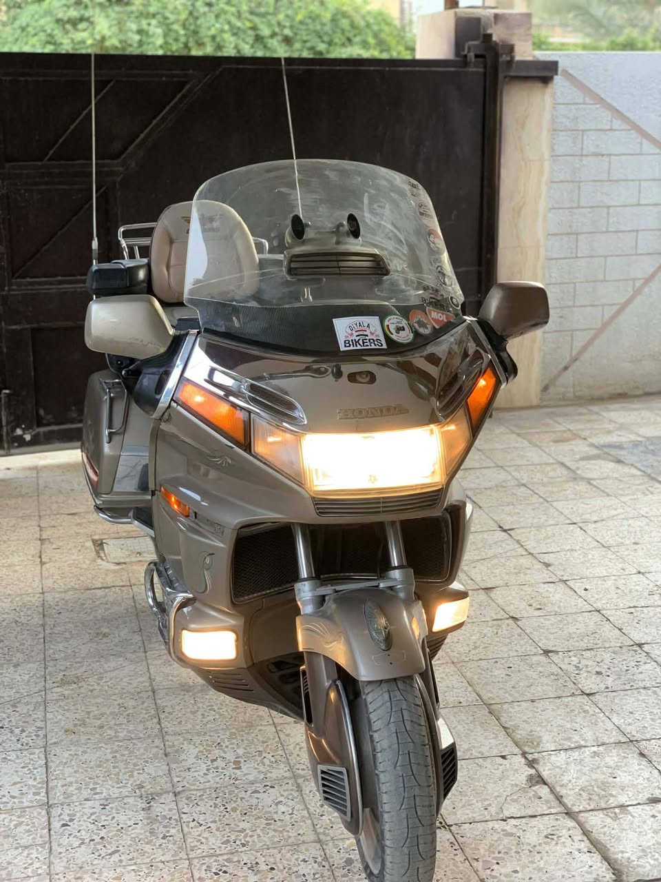 كولدونك 1500  مديل 88  جك والبك كلشي شغال بيها
مكينه كير مامفتوح برغي بيهن 
رقم ديالى تحويل مباشر. 
دراجه حلـِۈۋ‏وھّ شلعه ومعدل 
سعر٣٥ وبيها مجال مال شراي. اتصل وتدلل
رقم موبايل ***********
