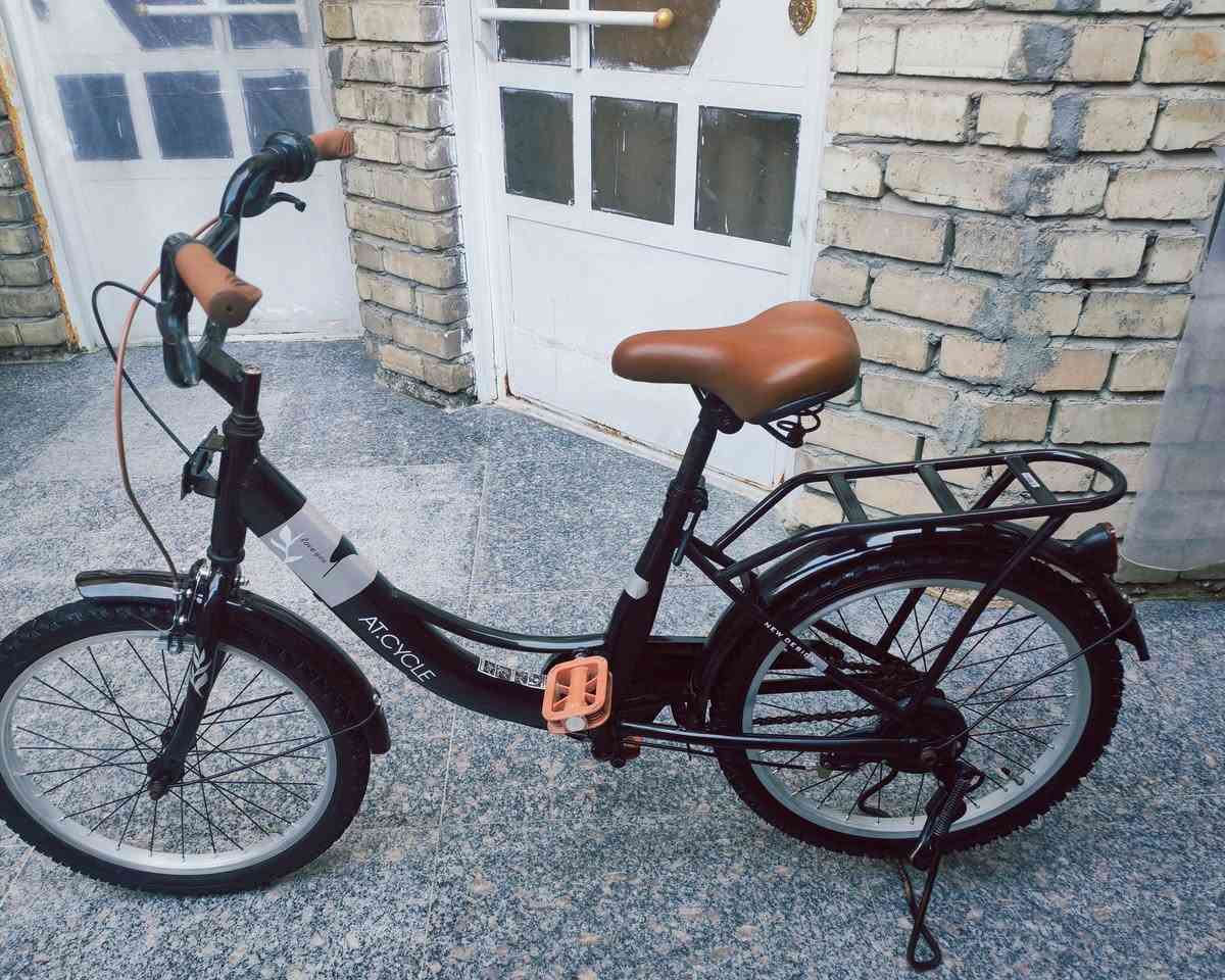 سلام عليكم بايسكل حجم 20 للبيع نضيف كلش كامل مابيه أي نقص فقط السله ال سعر 80 وبيه مجال العنوان بغداد العبيدي للاتصال ***********
